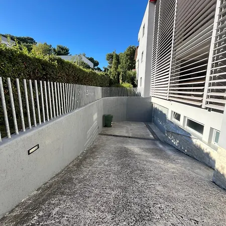Alessia Apartments-top Location And Garage Parking * ロヴィニ